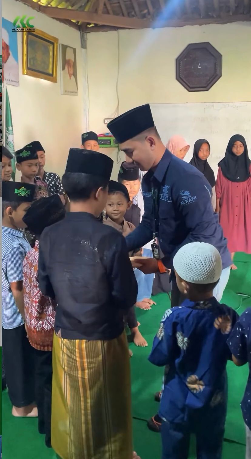 Al Kafii Cargo Berbagi Kebahagiaan Bersama Anak-Anak di Pesantren Pondok Pule Muntilan, Magelang